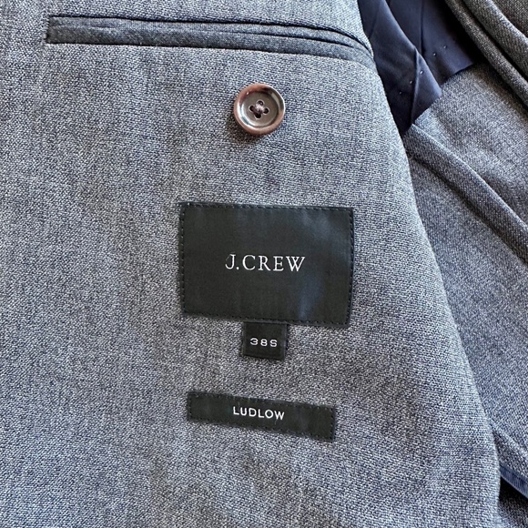 J. Crew light grey Ludlow traveler suit in tropical wool, size 38S - Picture 4 of 15